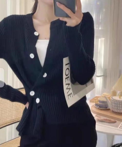 a lot of love（ア ロット オブ ラブ）の「アシンメトリーボタン リブニットカーディガン（カーディガン/ボレロ・レディース・オフホワイト/グレー/ブラック・FREE）」の2枚目の写真