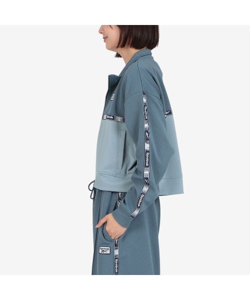 Reebok（リーボック）の「クロップド トラックジャケット / CROPPED TRACK JACKET（ジャージ・レディース・ネイビー/クリアブルー・X-SMALL/SMALL/MEDIUM）」の9枚目の写真