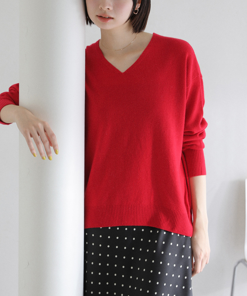 La TOTALITE(ラトータリテ)の「ウールカシミヤVネックプルオーバー(ニット/セーター・レディース・サックスブルー/チャコールグレー/レッド/ネイビー・FREE)」の1枚目の写真