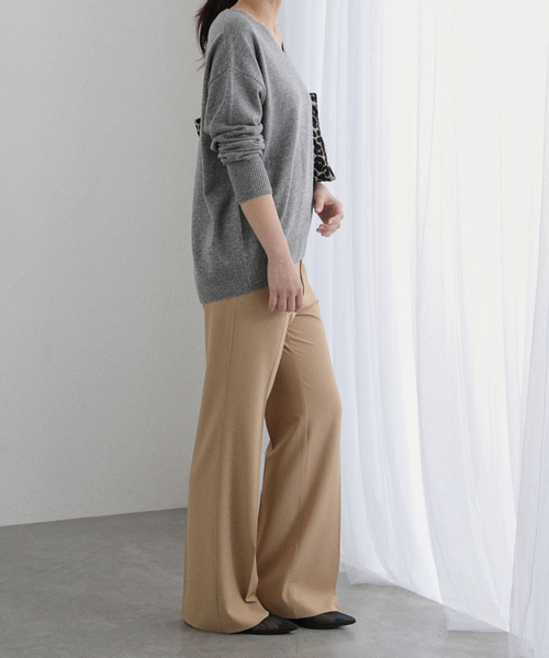 La TOTALITE(ラトータリテ)の「ウールカシミヤVネックプルオーバー(ニット/セーター・レディース・サックスブルー/チャコールグレー/レッド/ネイビー・FREE)」の14枚目の写真