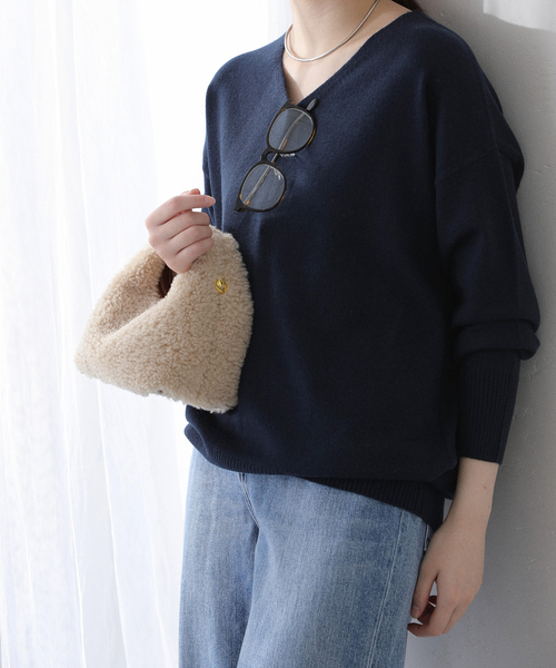 La TOTALITE(ラトータリテ)の「ウールカシミヤVネックプルオーバー(ニット/セーター・レディース・サックスブルー/チャコールグレー/レッド/ネイビー・FREE)」の17枚目の写真