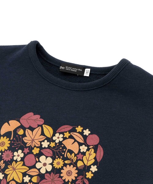 BeBe（ベベ）の「マシュマロウラケハートリーフブーケ裾フリルトレーナー（スウェット・キッズ・ネイビー/オフホワイト・140cm/130cm/110cm/150cm/120cm）」の9枚目の写真