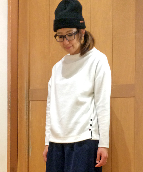 LBC(エルビーシー)の「ポリレーヨン起毛ボトルネックプルオーバー (Tシャツ/カットソー・レディース・イエロー/オフホワイト/ライトグレー・LARGE/MEDIUM)」の1枚目の写真