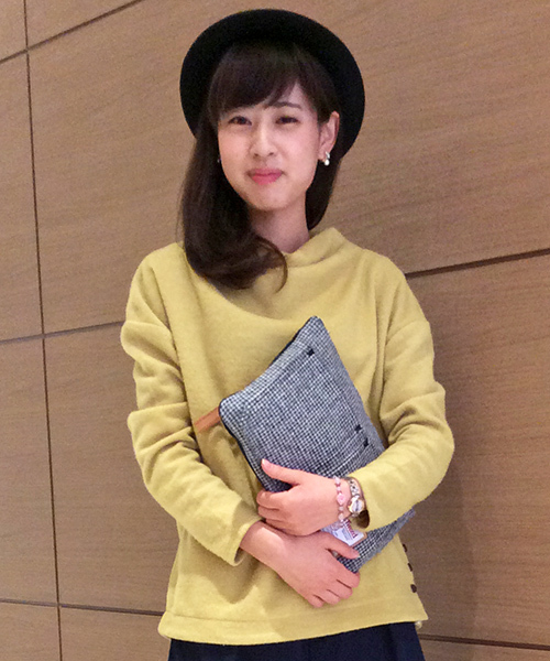 LBC(エルビーシー)の「ポリレーヨン起毛ボトルネックプルオーバー (Tシャツ/カットソー・レディース・イエロー/オフホワイト/ライトグレー・LARGE/MEDIUM)」の3枚目の写真