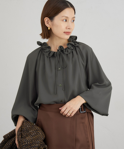 IENA(イエナ)の「襟フリルブラウス(シャツ/ブラウス・レディース・アイボリー/ブラック系その他/ベージュ・FREE)」の4枚目の写真