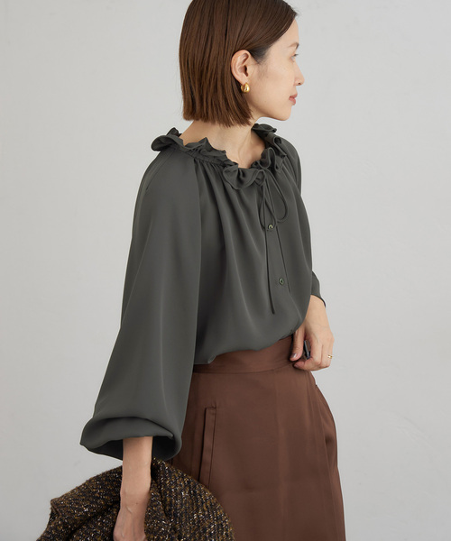 IENA(イエナ)の「襟フリルブラウス(シャツ/ブラウス・レディース・アイボリー/ブラック系その他/ベージュ・FREE)」の5枚目の写真