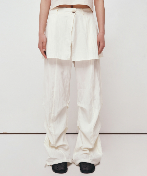 NICK&NICOLE(ニックアンドニコール)の「LAYERED SKIRT PANTS_IVORY(スウェットパンツ・レディース・その他・FREE)」の2枚目の写真