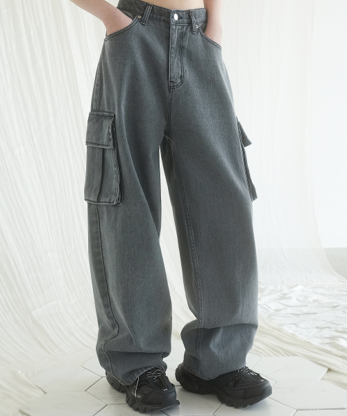 AVANDRESS(アバンドレス )の「real wide cargo pants BLACK(デニムパンツ・レディース・その他・X-LARGE/X-SMALL/XX-SMALL/SMALL/LARGE/MEDIUM)」の3枚目の写真