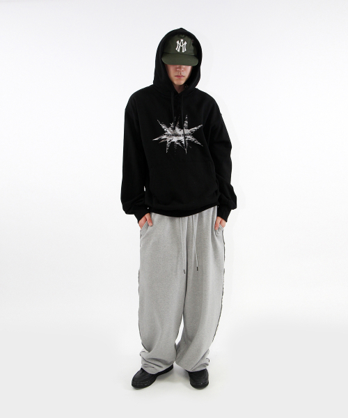 CRIGUN(クリガン)の「スローイングスター フードパーカー ブラック(パーカー・レディース・ブラック・MEDIUM/LARGE/X-LARGE/XX-LARGE)」の4枚目の写真