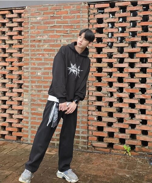 CRIGUN(クリガン)の「スローイングスター フードパーカー ブラック(パーカー・レディース・ブラック・MEDIUM/LARGE/X-LARGE/XX-LARGE)」の9枚目の写真