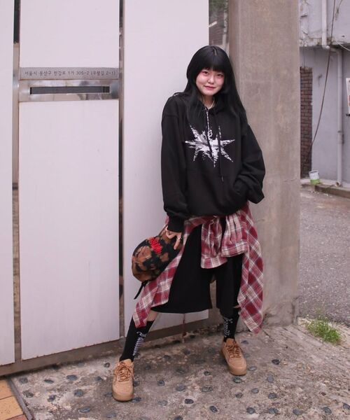 CRIGUN(クリガン)の「スローイングスター フードパーカー ブラック(パーカー・レディース・ブラック・MEDIUM/LARGE/X-LARGE/XX-LARGE)」の10枚目の写真