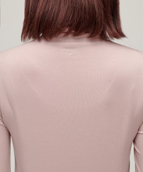MUSINSA STANDARD WOMAN（ムシンサスタンダードウーマン）の「ウィメンズテンセルスリムタートルネックTシャツ[ベイビーピンク]（Tシャツ/カットソー・レディース・その他・SMALL/LARGE/X-SMALL/MEDIUM）」の5枚目の写真