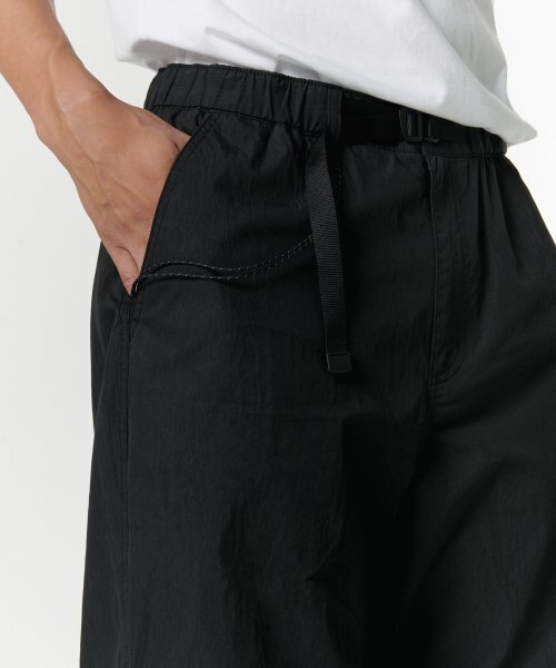 MUSINSA STANDARD（ムシンサスタンダード）の「[シティレジャー] CN ワイドベルトパラシュートパンツ [ブラック]（その他パンツ・メンズ・その他・40/42/36/30/26/28/32/34/38/27/29/31/33）」の7枚目の写真