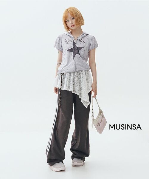 PRENDA（プレンダ）の「SIDE STRIPE WIDE PANTS CHARCOAL（スウェットパンツ・レディース・その他・SMALL/MEDIUM/X-SMALL）」の5枚目の写真