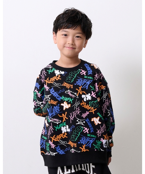 XLARGE KIDS（エクストララージキッズ）の「グラフィティロゴ総柄トレーナー（スウェット・キッズ・ブラック/トップグレー・140cm/130cm/90cm/80ｃｍ/120cm/100cm/110cm）」の2枚目の写真