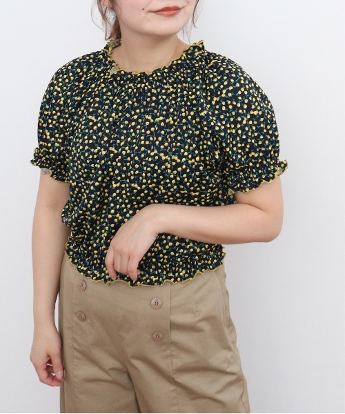 Dot＆Stripes CHILD WOMAN（ドットアンドストライプス　チャイルドウーマン）の「ポンチ small roseプリント パフスリーブブラウス（シャツ/ブラウス・レディース・ブラック/ネイビー・FREE）」の2枚目の写真