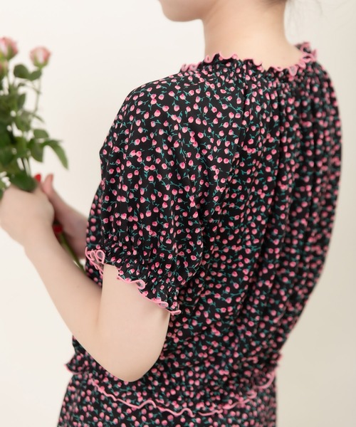 Dot＆Stripes CHILD WOMAN（ドットアンドストライプス　チャイルドウーマン）の「ポンチ small roseプリント パフスリーブブラウス（シャツ/ブラウス・レディース・ブラック/ネイビー・FREE）」の14枚目の写真