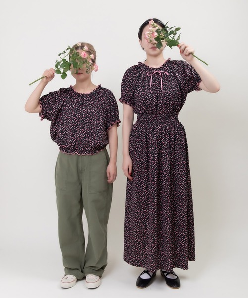 Dot＆Stripes CHILD WOMAN（ドットアンドストライプス　チャイルドウーマン）の「ポンチ small roseプリント パフスリーブブラウス（シャツ/ブラウス・レディース・ブラック/ネイビー・FREE）」の10枚目の写真