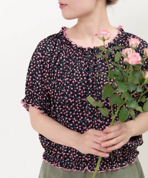 Dot＆Stripes CHILD WOMAN（ドットアンドストライプス　チャイルドウーマン）の「ポンチ small roseプリント パフスリーブブラウス（シャツ/ブラウス・レディース・ブラック/ネイビー・FREE）」の6枚目の写真
