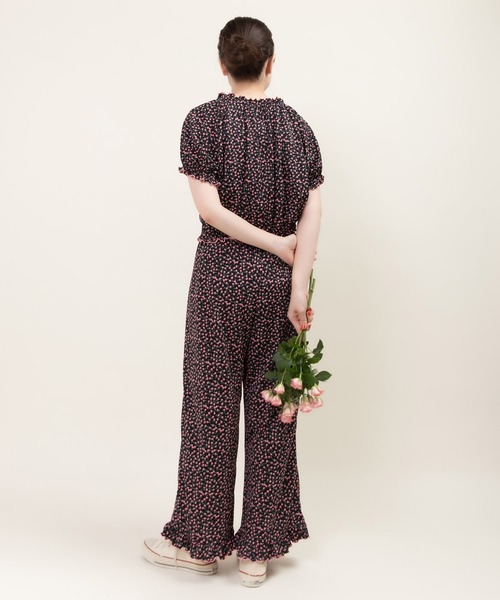 Dot＆Stripes CHILD WOMAN（ドットアンドストライプス　チャイルドウーマン）の「ポンチ small roseプリント パフスリーブブラウス（シャツ/ブラウス・レディース・ブラック/ネイビー・FREE）」の17枚目の写真