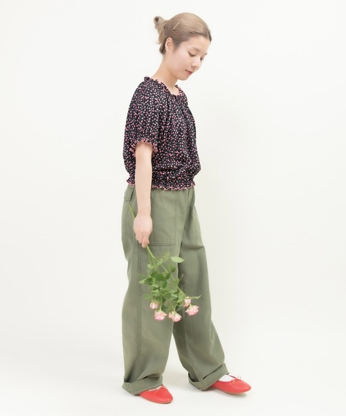 Dot＆Stripes CHILD WOMAN（ドットアンドストライプス　チャイルドウーマン）の「ポンチ small roseプリント パフスリーブブラウス（シャツ/ブラウス・レディース・ブラック/ネイビー・FREE）」の8枚目の写真