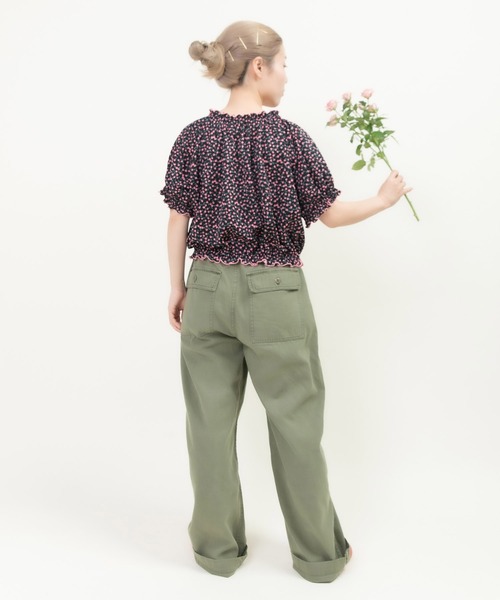 Dot＆Stripes CHILD WOMAN（ドットアンドストライプス　チャイルドウーマン）の「ポンチ small roseプリント パフスリーブブラウス（シャツ/ブラウス・レディース・ブラック/ネイビー・FREE）」の9枚目の写真
