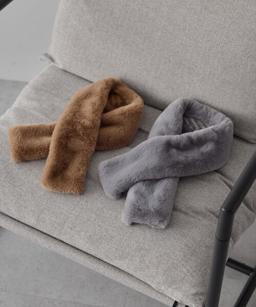 AMERICAN HOLIC（アメリカンホリック）の「リバーシブルフェイクファーティペット（マフラー・レディース・グレー/ベージュ・FREE）」の13枚目の写真