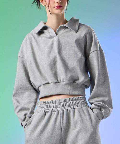 KOLEAT（コレット）の「ソフトテクスチャー無地カラークロップスウェット [GRAY] スウェットシャツver.（スウェット・レディース・グレー・FREE）」の2枚目の写真