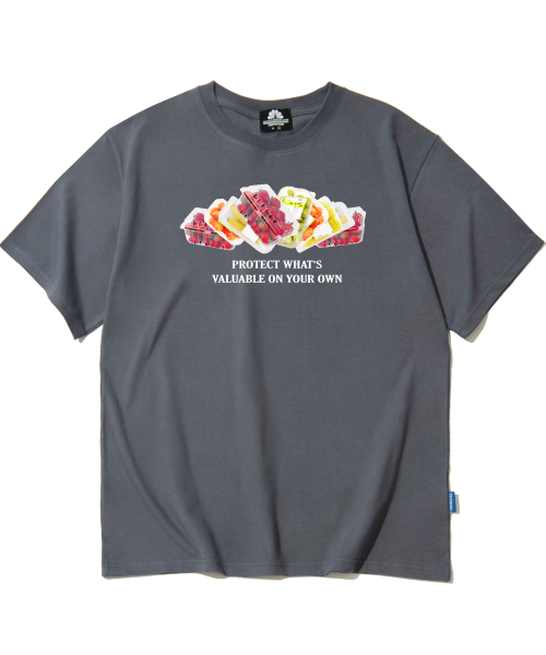 TRIPSHION(トリップション)の「プラスチックフルーツ グラフィックTシャツ - グレー(Tシャツ/カットソー・メンズ・その他・MEDIUM/LARGE/X-LARGE)」の1枚目の写真