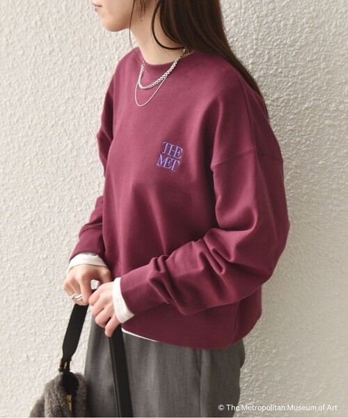 SHIPS Colors(シップス カラーズ)の「SHIPS Colors:The Met コラボ エンブロイダリー ボクシー スウェット 2(スウェット・レディース・ワイン/グレー/ダークグレー・ONE SIZE)」の19枚目の写真