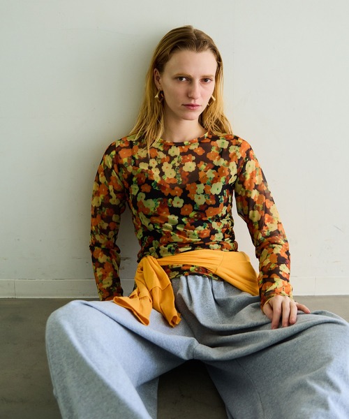 MAISON SPECIAL(メゾンスペシャル)の「Flower Print Tops/ブラーフラワープリントトップス(Tシャツ/カットソー・レディース・オレンジ/ブルー・FREE)」の12枚目の写真