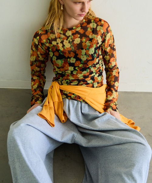 MAISON SPECIAL(メゾンスペシャル)の「Flower Print Tops/ブラーフラワープリントトップス(Tシャツ/カットソー・レディース・オレンジ/ブルー・FREE)」の13枚目の写真