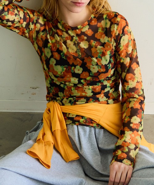 MAISON SPECIAL(メゾンスペシャル)の「Flower Print Tops/ブラーフラワープリントトップス(Tシャツ/カットソー・レディース・オレンジ/ブルー・FREE)」の14枚目の写真