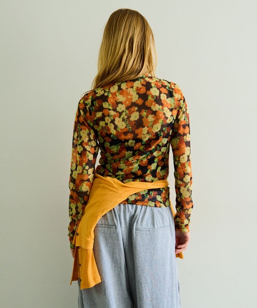 MAISON SPECIAL(メゾンスペシャル)の「Flower Print Tops/ブラーフラワープリントトップス(Tシャツ/カットソー・レディース・オレンジ/ブルー・FREE)」の17枚目の写真