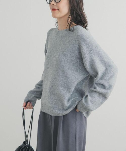 URBAN RESEARCH DOORS（アーバンリサーチドアーズ）の「ボートネックスムースプルオーバー（ニット/セーター・レディース・オフホワイト/パープル系その他/ブルー系その他/グレー・FREE）」の3枚目の写真