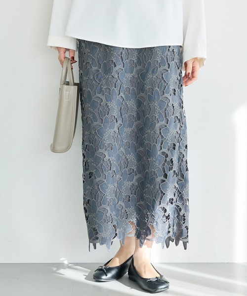 LAVEANGE(ラビアンジェ)の「刺繍レースナロースカート(スカート・レディース・チャコールグレー/アイボリー/ブラック・4L/3L/LL/L/M)」の1枚目の写真