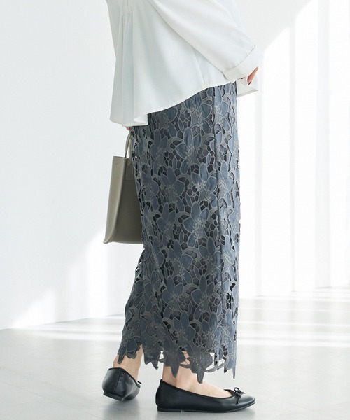 LAVEANGE(ラビアンジェ)の「刺繍レースナロースカート(スカート・レディース・チャコールグレー/アイボリー/ブラック・4L/3L/LL/L/M)」の8枚目の写真