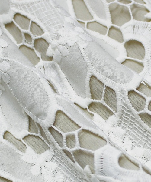 LAVEANGE(ラビアンジェ)の「刺繍レースナロースカート(スカート・レディース・チャコールグレー/アイボリー/ブラック・4L/3L/LL/L/M)」の4枚目の写真