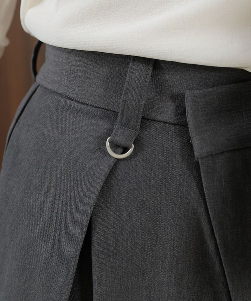 en CAnAF(エンカナフ)の「【すっきり細見えの美シルエット】アシメウエストタックパンツ(スラックス・レディース・チャコールグレー/ブラック/ベージュ・フリー)」の14枚目の写真