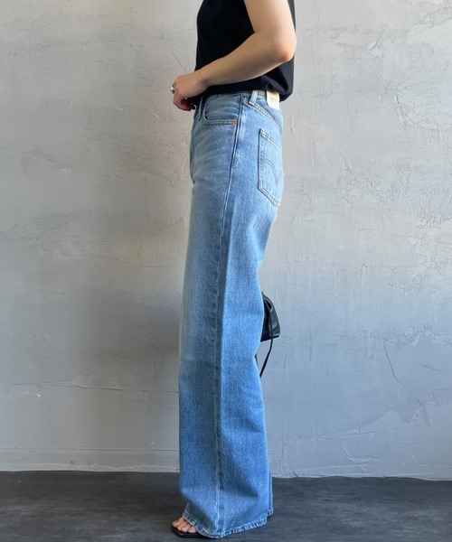 Levi's（リーバイス）の「[LEVI’S/リーバイス] RIBCAGE ワイドシルエット ハイライズストレートデニム（デニムパンツ・レディース・ライトインディゴブルー・25/24/27/26/23）」の5枚目の写真