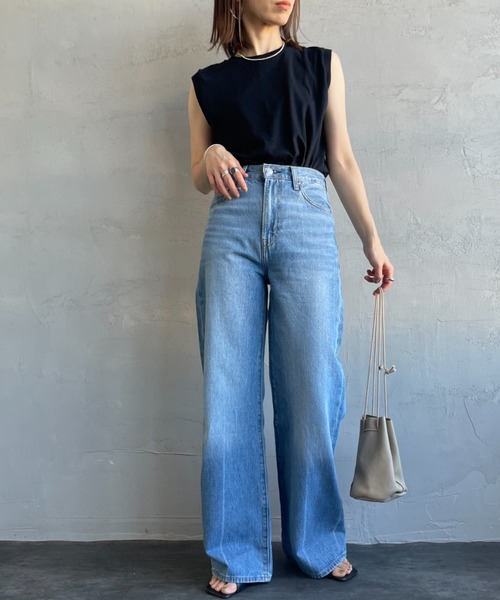Levi's（リーバイス）の「[LEVI’S/リーバイス] RIBCAGE ワイドシルエット ハイライズストレートデニム（デニムパンツ・レディース・ライトインディゴブルー・25/24/27/26/23）」の2枚目の写真