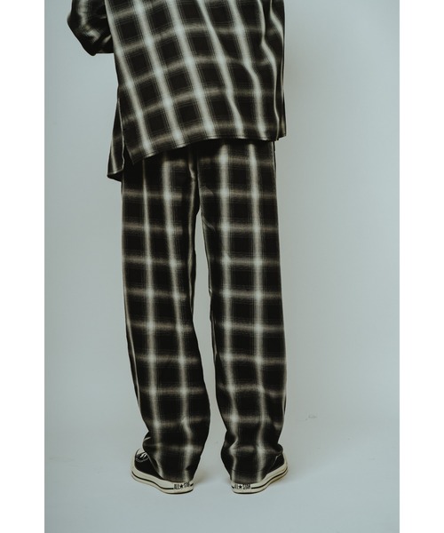 BIG MIKE(ビッグマイク)の「BIG MIKE ビッグマイク / セットアップ対応 レーヨン混 オンブレチェック ワイドイージーパンツ / 102617601 102617602(その他パンツ・メンズ・ホワイト×グリーン/ブラック×ホワイト・MEDIUM/X-LARGE/LARGE)」の9枚目の写真