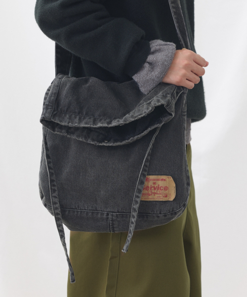 eastserviceshop(イーストサービスショップ)の「Denim Dyed Cross Bag - Black(メッセンジャーバッグ・レディース・その他・FREE)」の1枚目の写真
