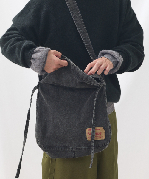 eastserviceshop(イーストサービスショップ)の「Denim Dyed Cross Bag - Black(メッセンジャーバッグ・レディース・その他・FREE)」の3枚目の写真