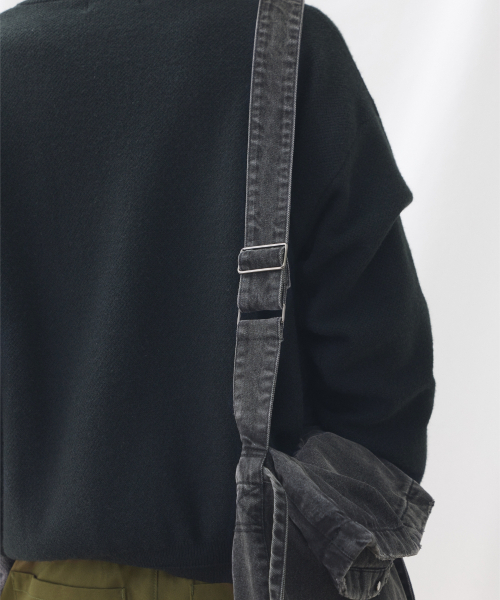 eastserviceshop(イーストサービスショップ)の「Denim Dyed Cross Bag - Black(メッセンジャーバッグ・レディース・その他・FREE)」の4枚目の写真