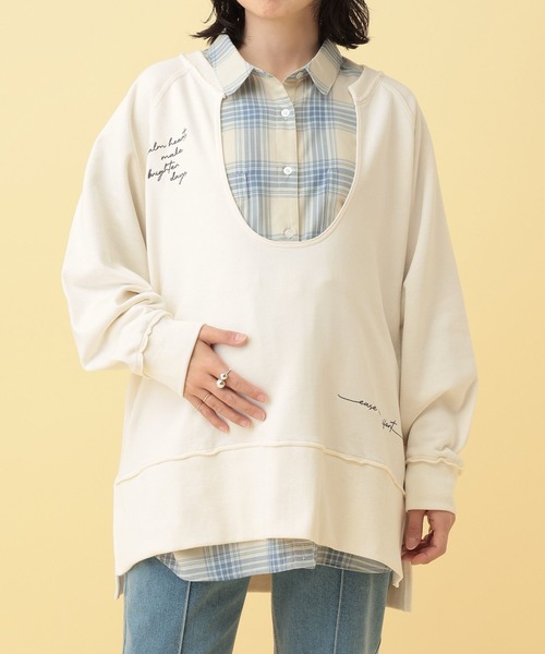 LEPSIM（レプシィム）の「【産前・産後対応】マタニティ／Uネックロゴ刺繍スウェット　634435（マタニティウェア/グッズ・レディース・ネイビー/アイボリー・FREE）」の2枚目の写真