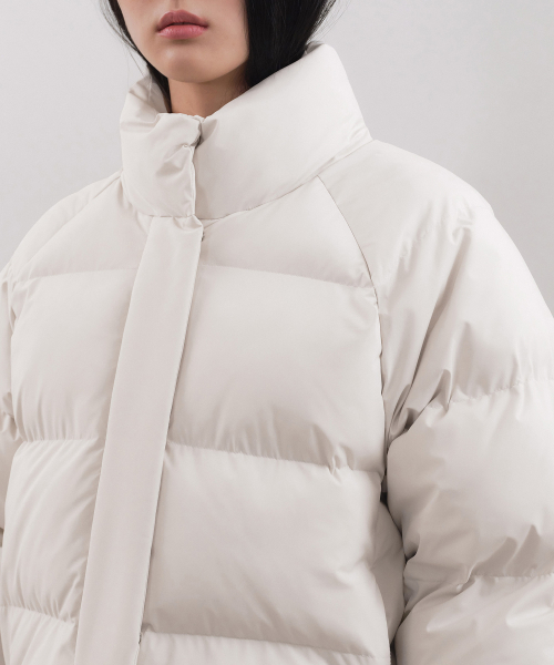 MUSINSA STANDARD WOMAN（ムシンサスタンダードウーマン）の「ウィメンズデイリープファーラグランショートパディングジャケット [ダスティクリーム]（ダウンジャケット/コート・レディース・その他・MEDIUM/LARGE/X-SMALL/SMALL）」の4枚目の写真