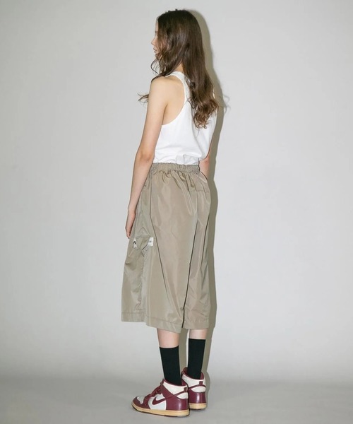 my beautiful landlet(マイビューティフルランドレット)の「【my beautiful landlet】 NYLON TAFFETA WATER PROOF WIDE HALF PANTS(その他パンツ・メンズ・ベージュ/ネイビー/ブラック・1/0)」の9枚目の写真
