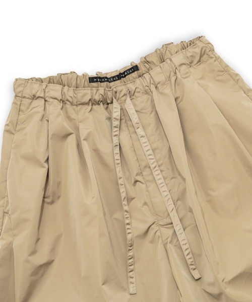 my beautiful landlet(マイビューティフルランドレット)の「【my beautiful landlet】 NYLON TAFFETA WATER PROOF WIDE HALF PANTS(その他パンツ・メンズ・ベージュ/ネイビー/ブラック・1/0)」の21枚目の写真