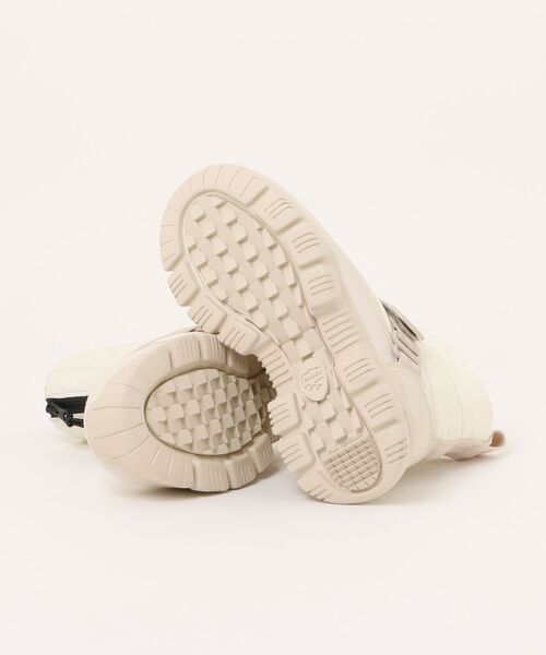 SHAKA(シャカ)の「SNUG ZIP BOOTIE AT(ブーツ・レディース・ブラック/アイボリー・23/22/25/24)」の4枚目の写真